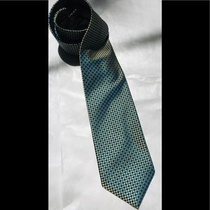 100% silk Bergamo New York tie. Beautiful piece!